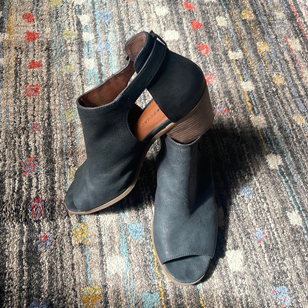 Lucky Brand peep toe leather bootie size 10